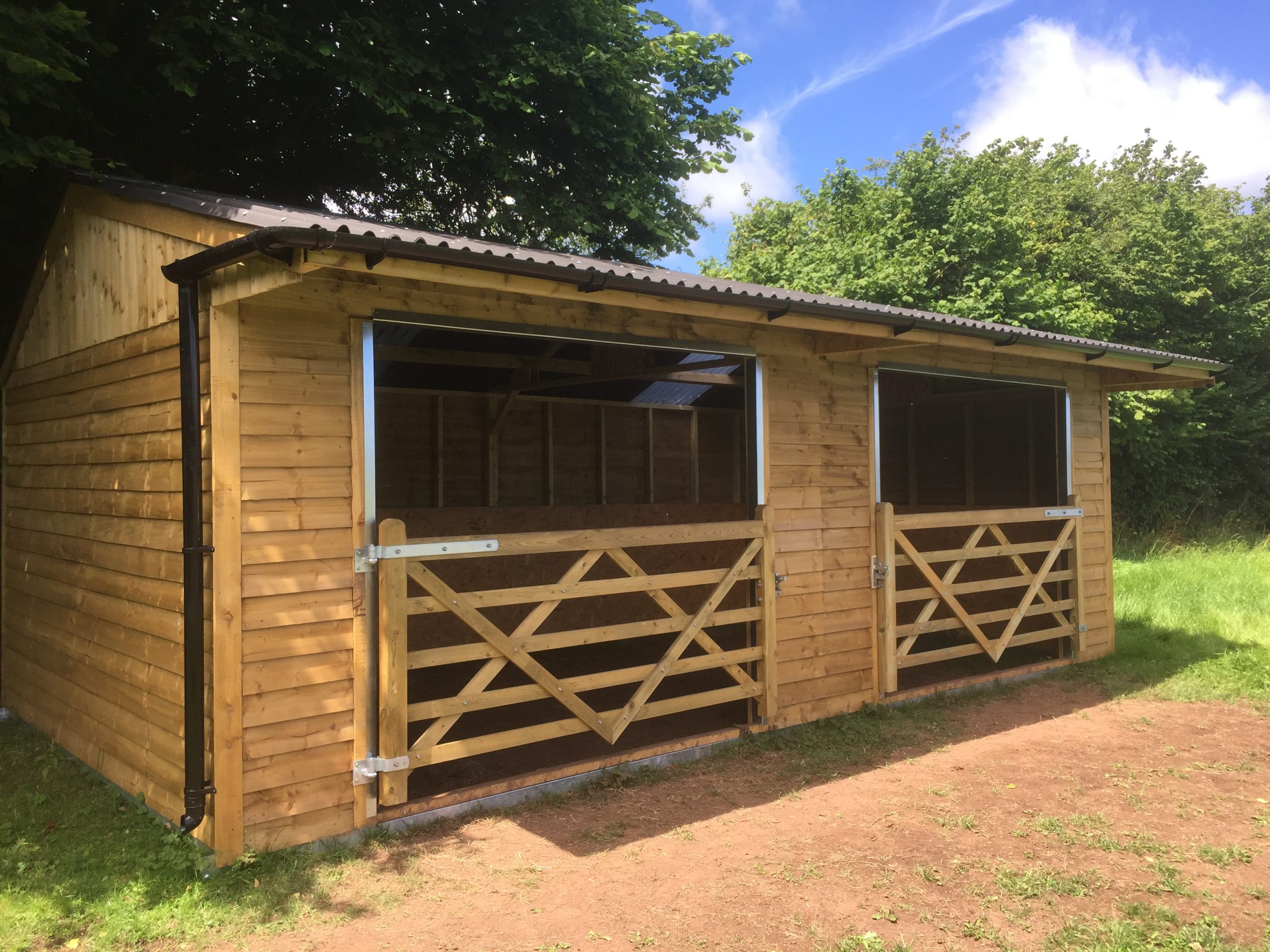 24ft x 12ft field shelter with wooden gates