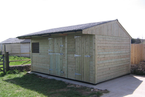 single mobile stable with tack room
